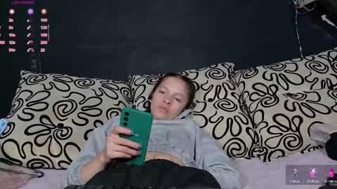 Snapshot of sweetdam12 chatting on 11/05/25, 09:04 sweetdam12 online show from 11/05/25, 09:04