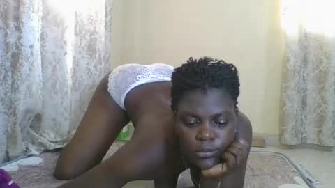 Snapshot of sweetdarkskin chatting on 05/19/26, 04:19 CLARIS online show from 05/19/26, 04:19