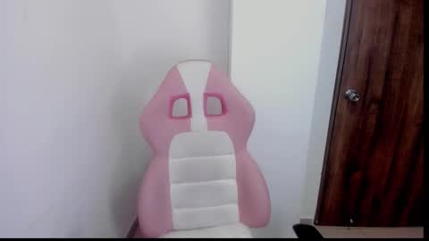 Snapshot of sweetdemon63 chatting on 10/29/25, 02:30 sweetdemon63 online show from 10/29/25, 02:30