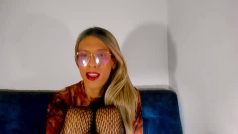 Snapshot of sweetdesaire chatting on 10/21/25, 11:44 Amelia online show from 10/21/25, 11:44