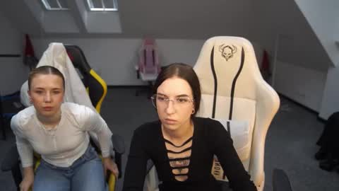 Amelia online show from 09/16/25, 10:16