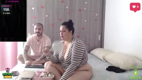 Snapshot of sweetdesires_ chatting on 03/27/26, 03:23 online show from 03/27/26, 03:23