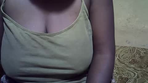 Snapshot of sweetdivah2 chatting on 06/03/26, 11:43 divinah online show from 06/03/26, 11:43