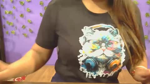 Snapshot of sweetdream220 chatting on 01/01/25, 09:28 sweetdream220 online show from 01/01/25, 09:28