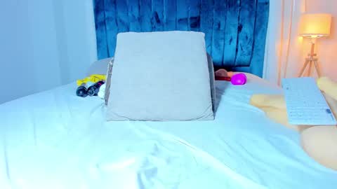 Mia online show from 03/01/25, 02:55