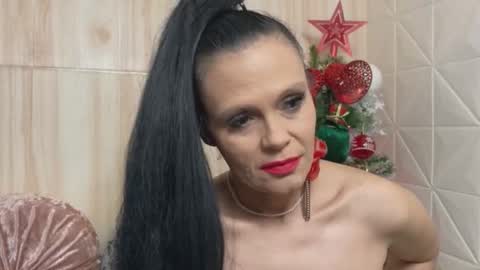 Snapshot of sweeteest_julie chatting on 12/22/25, 12:29 Sweeteest Julie online show from 12/22/25, 12:29