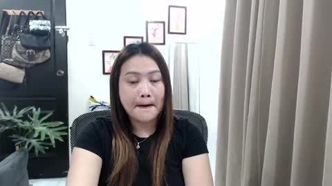 Snapshot of sweetestsmile_ chatting on 12/21/24, 01:04 Khaye online show from 12/21/24, 01:04