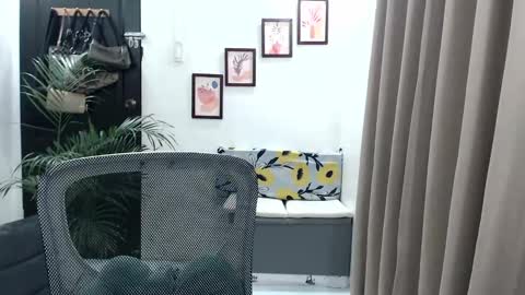 Snapshot of sweetestsmile_ chatting on 01/21/25, 02:22 Khaye online show from 01/21/25, 02:22