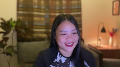 Snapshot of sweetestsmile_ chatting on 11/27/25, 01:29 Khaye online show from 11/27/25, 01:29