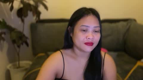 Snapshot of sweetestsmile_ chatting on 12/23/25, 01:25 Khaye online show from 12/23/25, 01:25