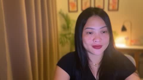 Snapshot of sweetestsmile_ chatting on 03/17/26, 04:39 Khaye online show from 03/17/26, 04:39