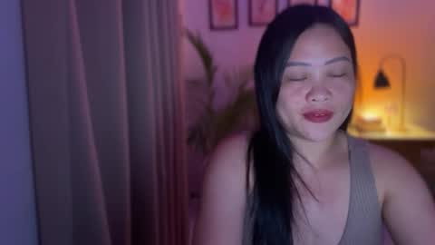 Snapshot of sweetestsmile_ chatting on 03/21/26, 01:16 Khaye online show from 03/21/26, 01:16