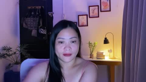 Snapshot of sweetestsmile_ chatting on 03/26/26, 01:44 Khaye online show from 03/26/26, 01:44