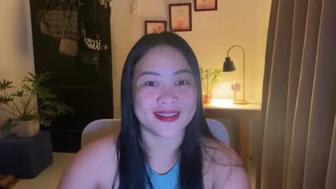 Snapshot of sweetestsmile_ chatting on 03/27/26, 02:50 Khaye online show from 03/27/26, 02:50