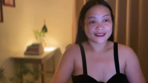 Snapshot of sweetestsmile_ chatting on 04/13/26, 03:56 Khaye online show from 04/13/26, 03:56