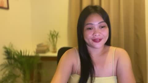 Snapshot of sweetestsmile_ chatting on 04/29/26, 03:49 Khaye online show from 04/29/26, 03:49