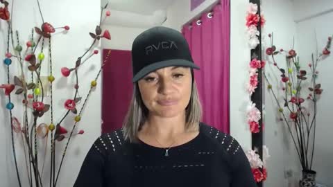 Snapshot of sweetfantasyy69 chatting on 04/15/26, 07:58 sweef online show from 04/15/26, 07:58