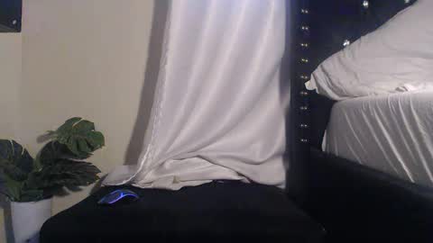 Snapshot of sweetfruit22 chatting on 05/14/26, 12:01 your favourite berry online show from 05/14/26, 12:01