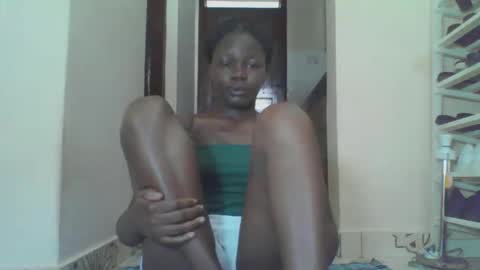 Snapshot of sweetgal2025 chatting on 03/25/26, 06:30 EUNICE online show from 03/25/26, 06:30