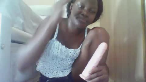 Snapshot of sweetgal2025 chatting on 03/28/26, 09:03 EUNICE online show from 03/28/26, 09:03