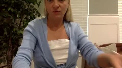 sweetgapeach1 online show from 09/18/25, 02:30