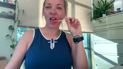 sweetgapeach1 online show from 10/14/25, 12:50