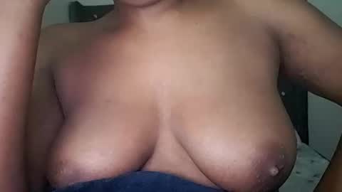 Snapshot of sweetgirl23232 chatting on 02/25/25, 06:42 Sandy online show from 02/25/25, 06:42