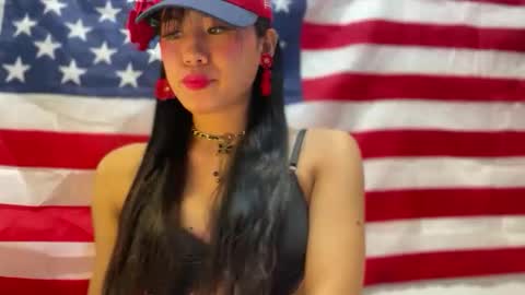 Snapshot of sweetgirllucy24xx chatting on 03/21/26, 06:51 sweetgirllucy24xx online show from 03/21/26, 06:51