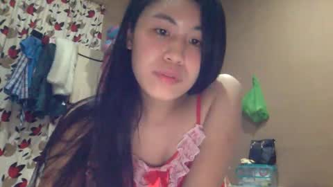 Snapshot of sweetgirllucy24xx chatting on 04/11/26, 05:28 sweetgirllucy24xx online show from 04/11/26, 05:28