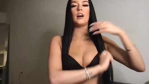 Snapshot of sweetgraciexo chatting on 11/18/25, 03:23 Gracie online show from 11/18/25, 03:23