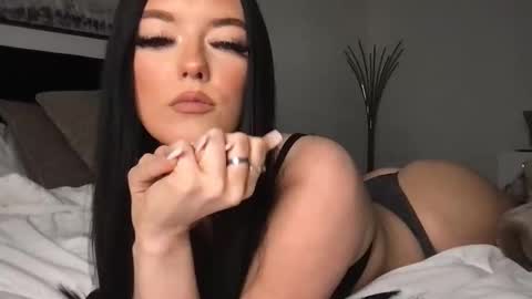 Snapshot of sweetgraciexo chatting on 12/02/25, 04:07 Gracie online show from 12/02/25, 04:07