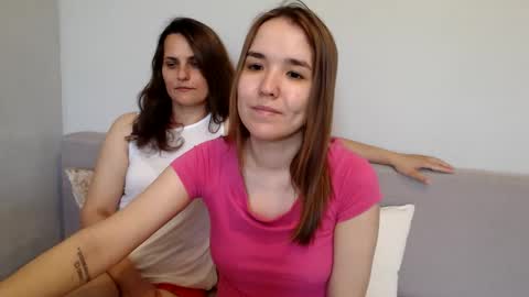 Snapshot of sweetharts69 chatting on 05/15/26, 05:25 Alina and Mia online show from 05/15/26, 05:25