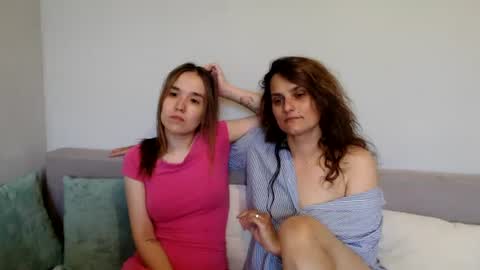 Snapshot of sweetharts69 chatting on 06/13/26, 10:24 Alina and Mia online show from 06/13/26, 10:24