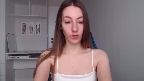 Snapshot of sweetheart_77 chatting on 11/11/25, 11:32 Emma online show from 11/11/25, 11:32