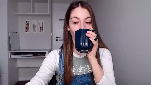 Snapshot of sweetheart_77 chatting on 12/03/25, 08:56 Emma online show from 12/03/25, 08:56