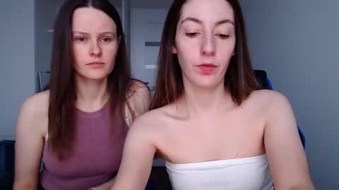 Snapshot of sweetheart_77 chatting on 12/05/25, 11:52 Emma online show from 12/05/25, 11:52