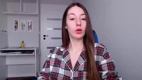 Snapshot of sweetheart_77 chatting on 01/11/26, 08:19 Emma online show from 01/11/26, 08:19