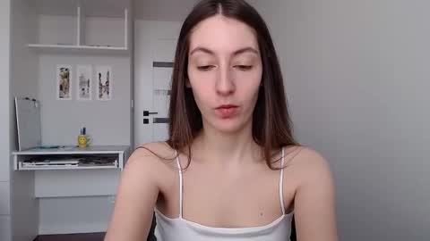 Snapshot of sweetheart_77 chatting on 01/18/26, 10:08 Emma online show from 01/18/26, 10:08