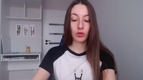 Snapshot of sweetheart_77 chatting on 02/04/26, 08:31 Emma online show from 02/04/26, 08:31