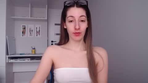 Snapshot of sweetheart_77 chatting on 02/06/26, 09:56 Emma online show from 02/06/26, 09:56