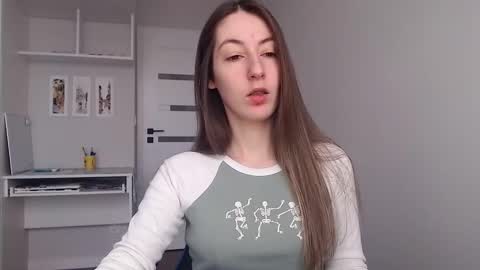 Snapshot of sweetheart_77 chatting on 02/11/26, 09:14 Emma online show from 02/11/26, 09:14