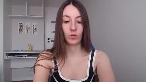 Snapshot of sweetheart_77 chatting on 02/20/26, 09:54 Emma online show from 02/20/26, 09:54