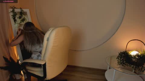 Snapshot of sweetheart_flower chatting on 12/04/24, 02:59 Kira online show from 12/04/24, 02:59