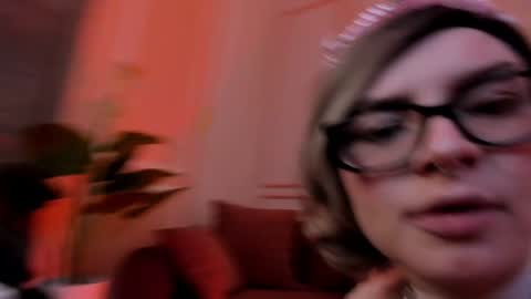 Snapshot of sweetheart_flower chatting on 01/25/25, 03:20 Kira online show from 01/25/25, 03:20