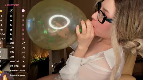 Snapshot of sweetheart_flower chatting on 01/26/25, 09:18 Kira online show from 01/26/25, 09:18