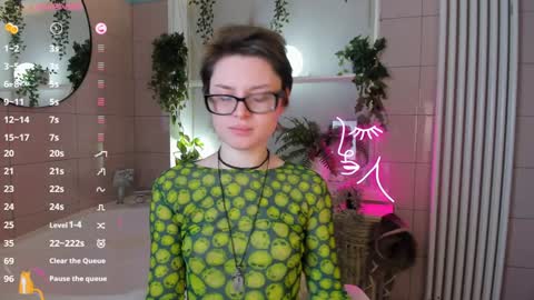 Snapshot of sweetheart_flower chatting on 01/31/25, 03:30 Kira online show from 01/31/25, 03:30