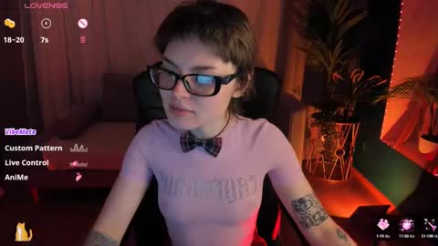 Snapshot of sweetheart_flower chatting on 02/15/25, 10:21 Kira online show from 02/15/25, 10:21