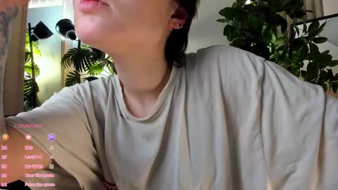 Snapshot of sweetheart_flower chatting on 02/25/25, 07:14 Kira online show from 02/25/25, 07:14