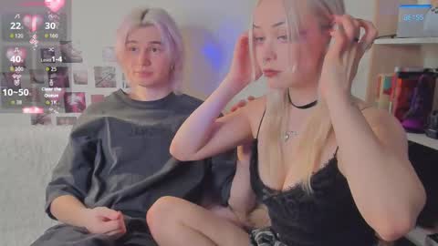 Snapshot of sweethearts_friends chatting on 04/25/26, 07:33 sweethearts_friends online show from 04/25/26, 07:33