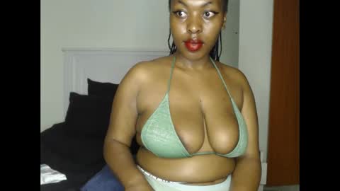 Snapshot of sweetice_01 chatting on 01/13/25, 08:37 euny online show from 01/13/25, 08:37